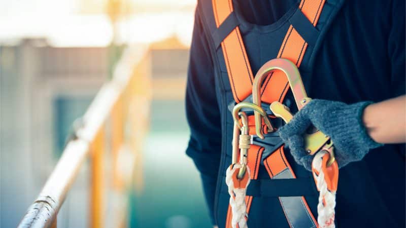 Arbeitssicherung bei einem Arbeiter