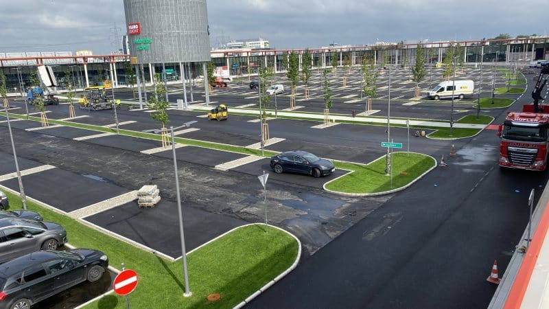 Außenanlage PADO Galerie Parndorf