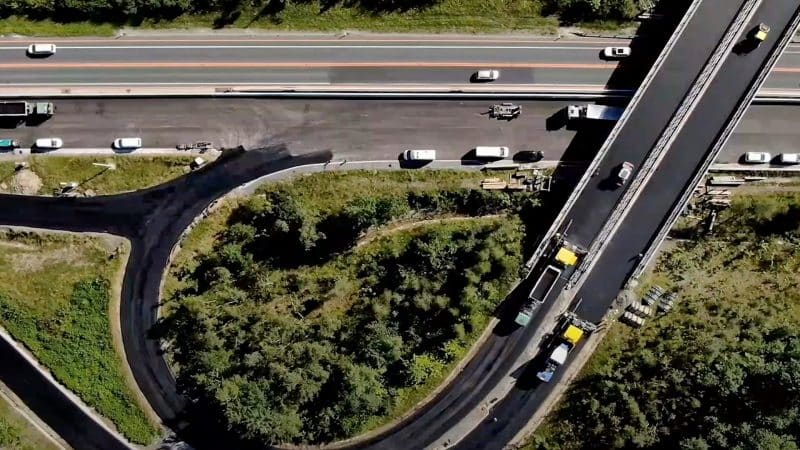 Kleiner Autobahnknoten von oben