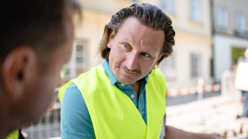 Besprechung mit Bauplan