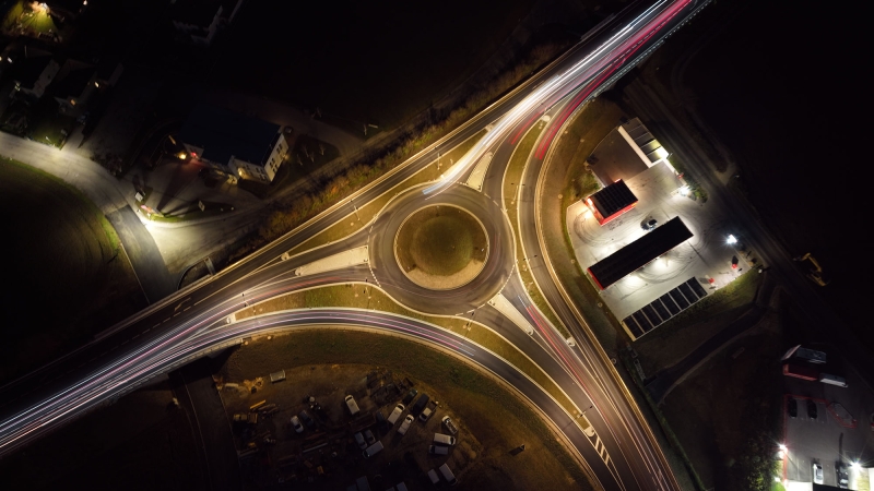 Kreisverkehr Sierning bei Nacht